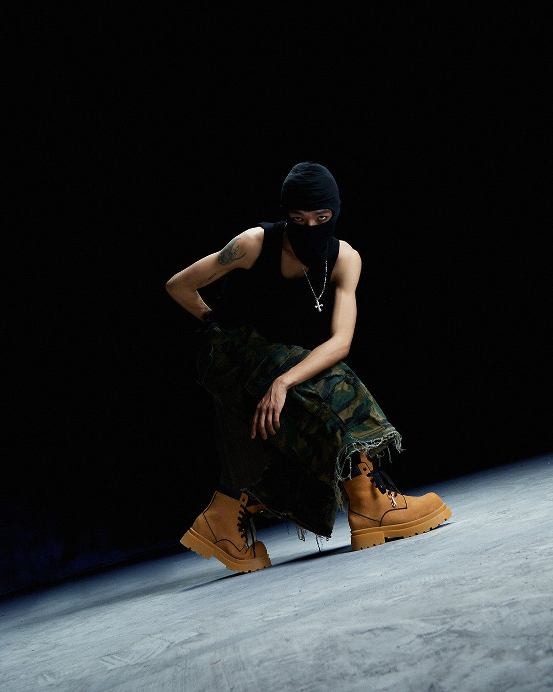 the-gigantic-wolf-tobacco-combat-boot thewolf astoud