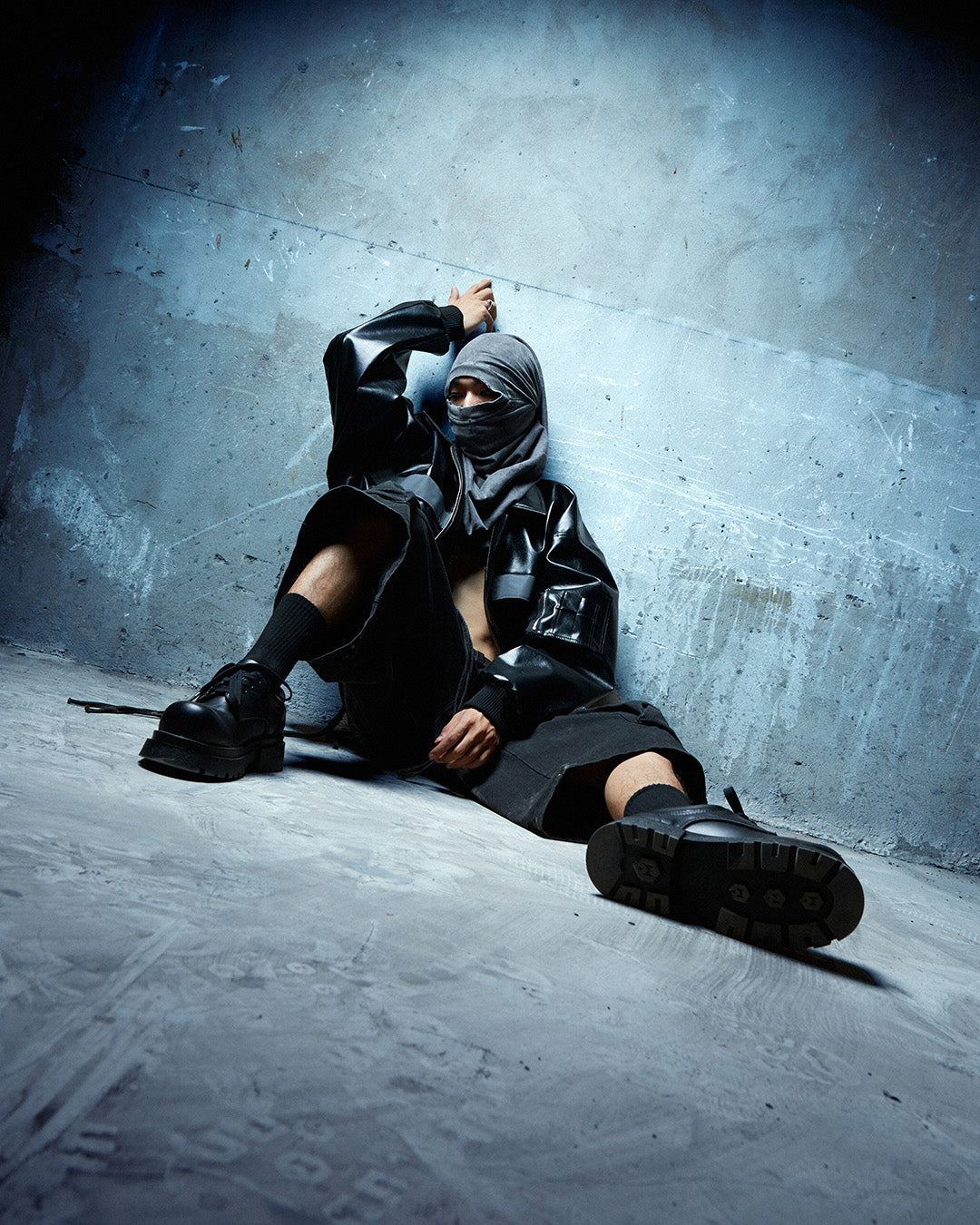 the-gigantic-wolf-black-derby thewolf astoud
