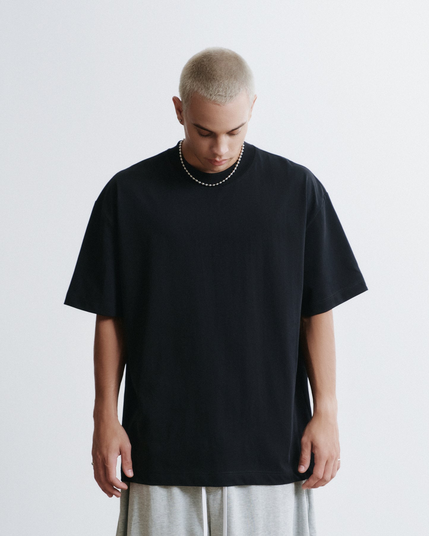 black-lee-t-shirt ain astoud