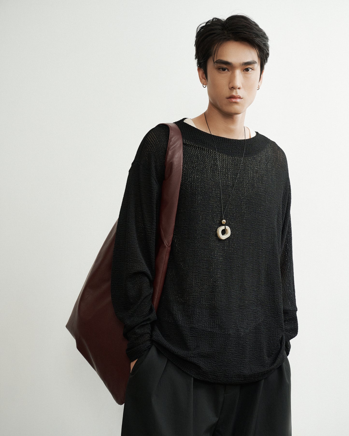 Black Yleve Top AIN Astoud
