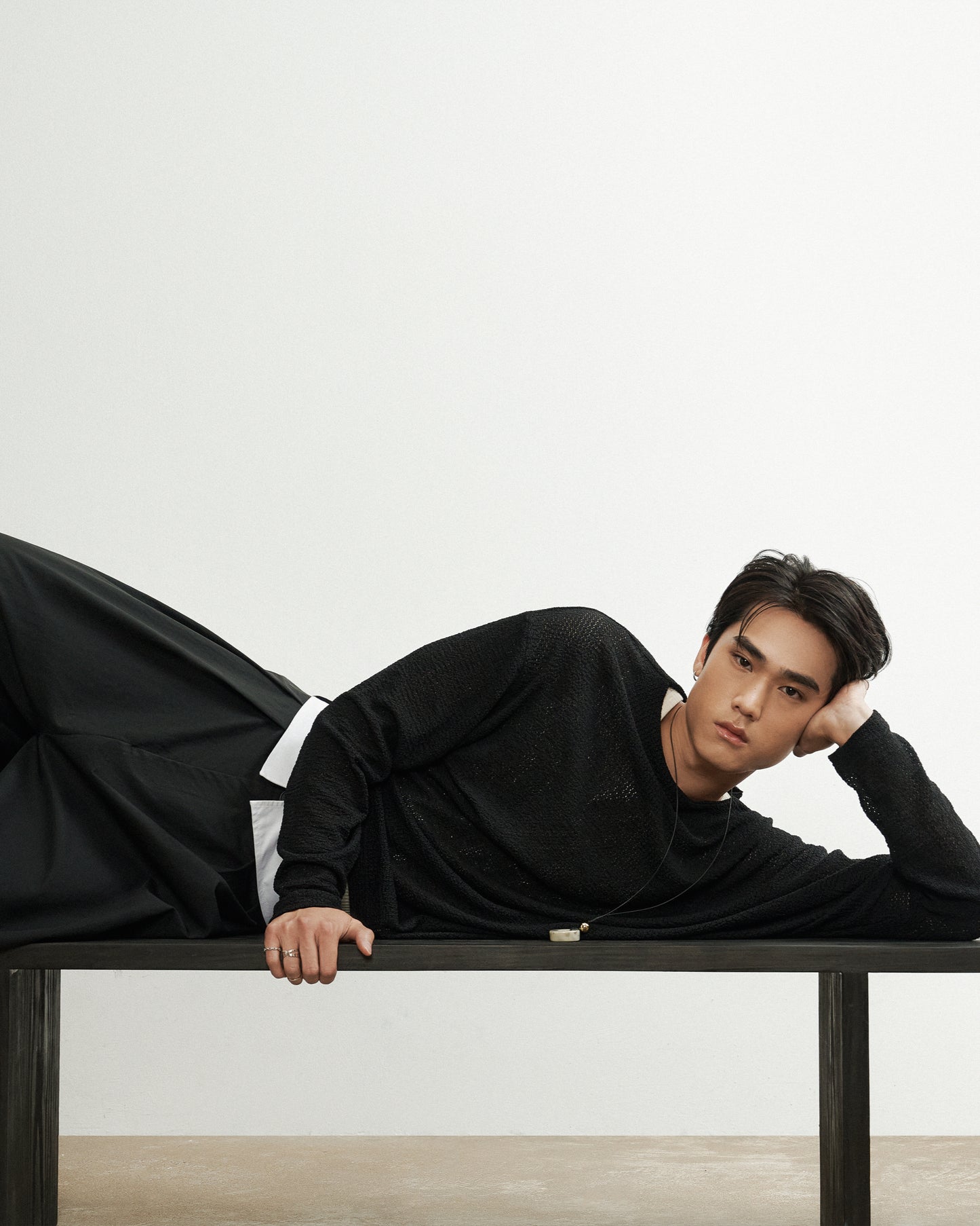 Black Yleve Top AIN Astoud