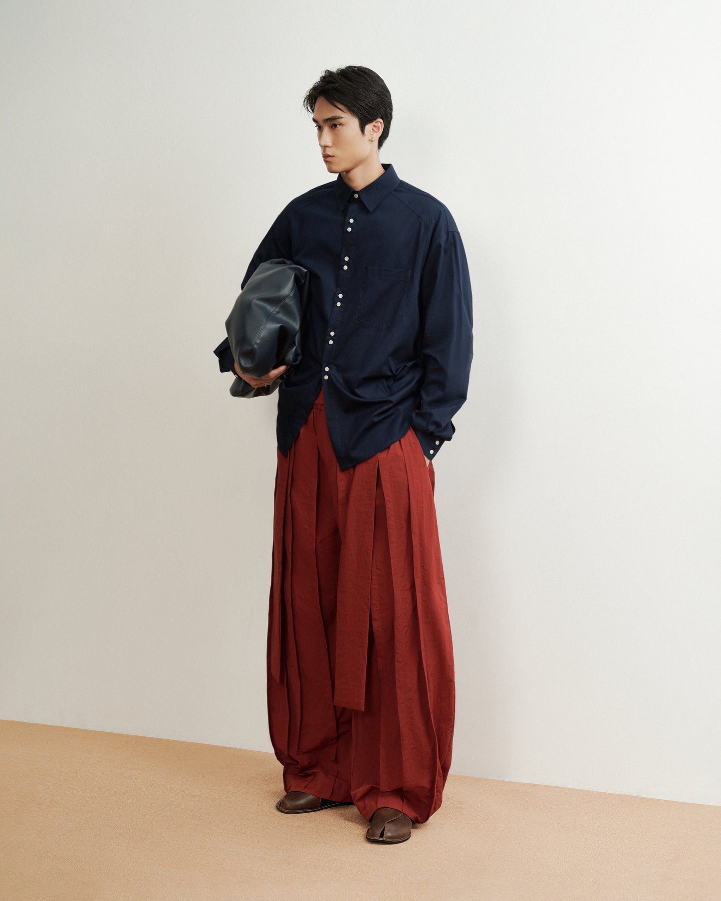 Red Harago Pleats Pants AIN Astoud