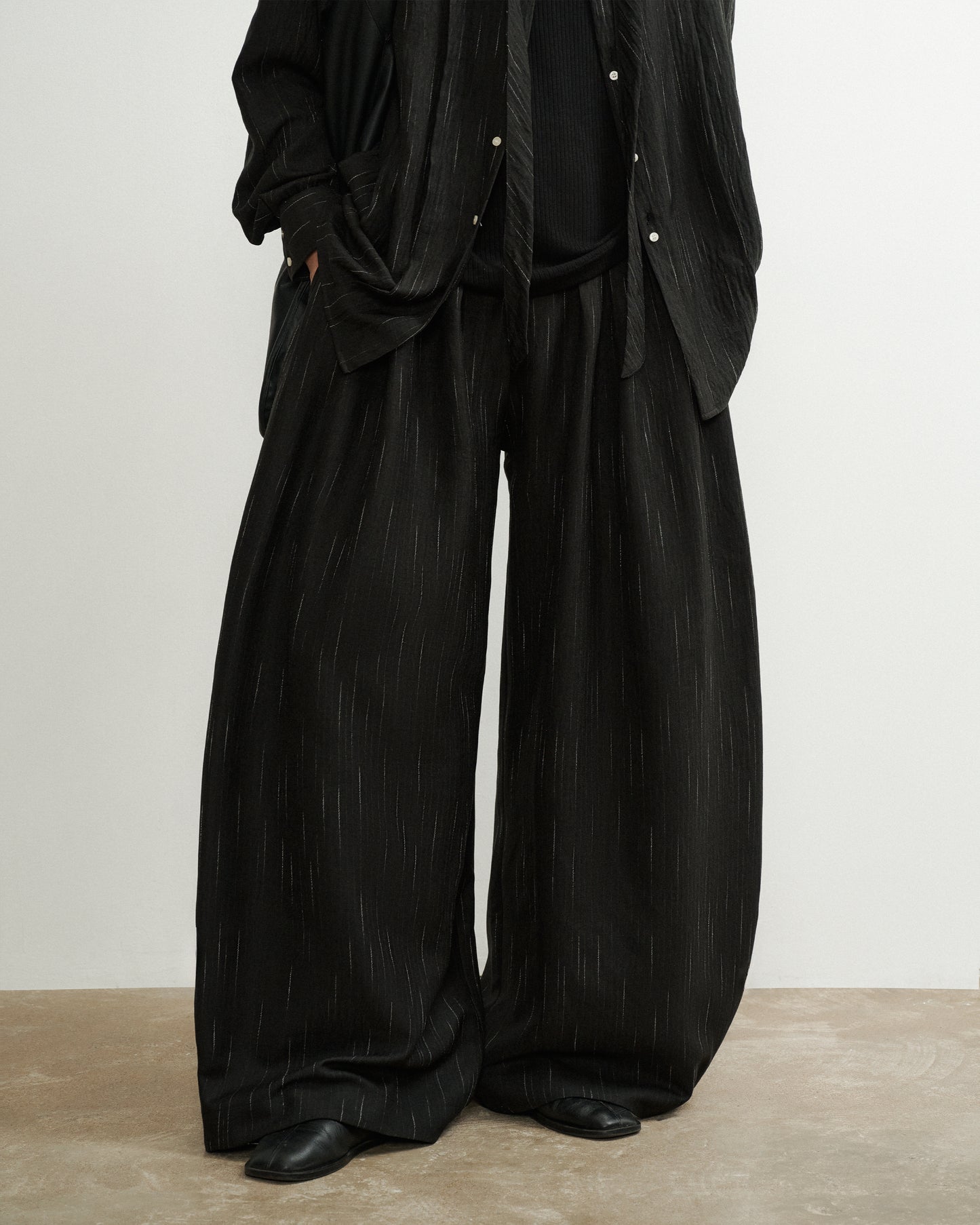 Black Raindrop Pants AIN Astoud