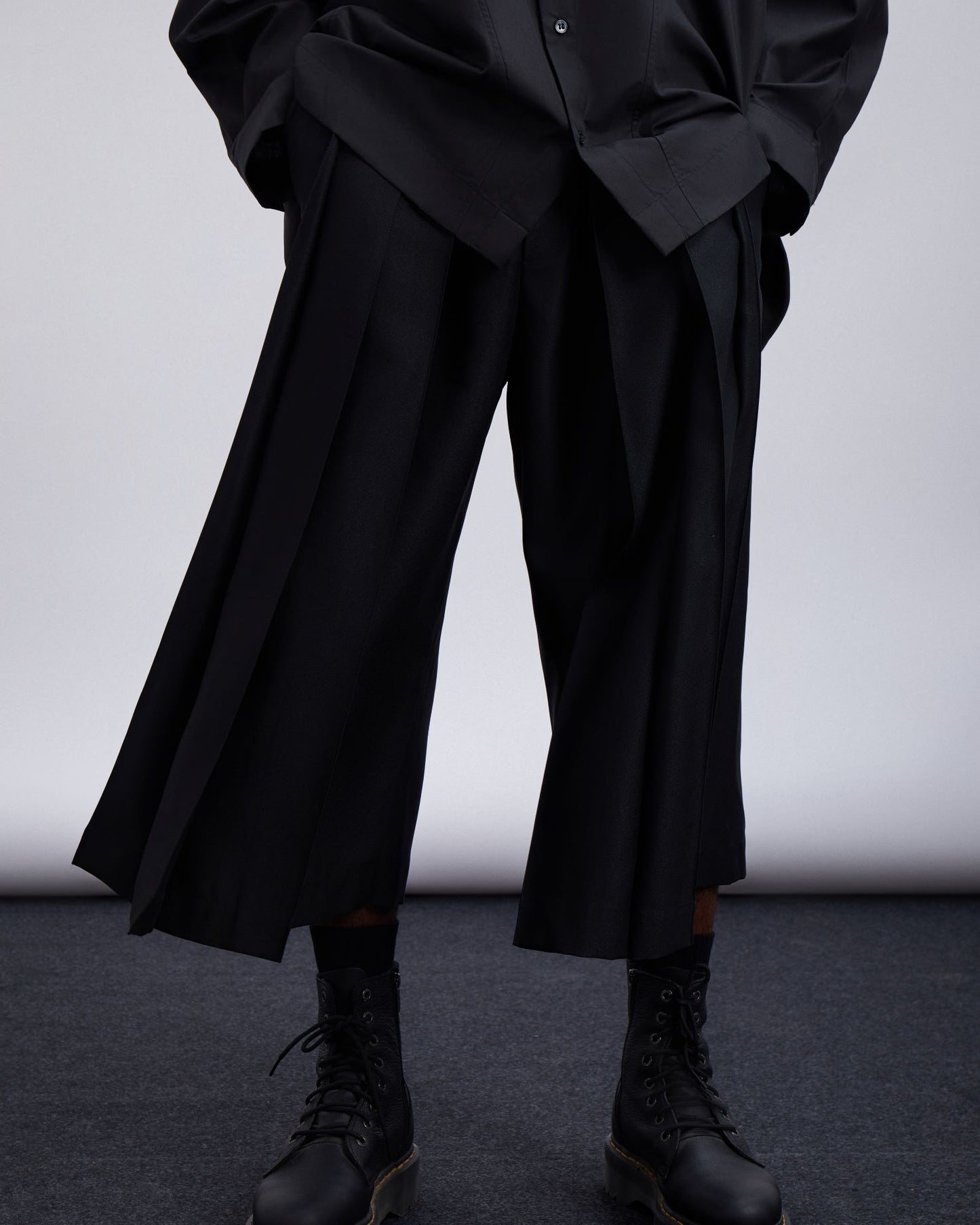 pleated-pants-black-CAOSTU