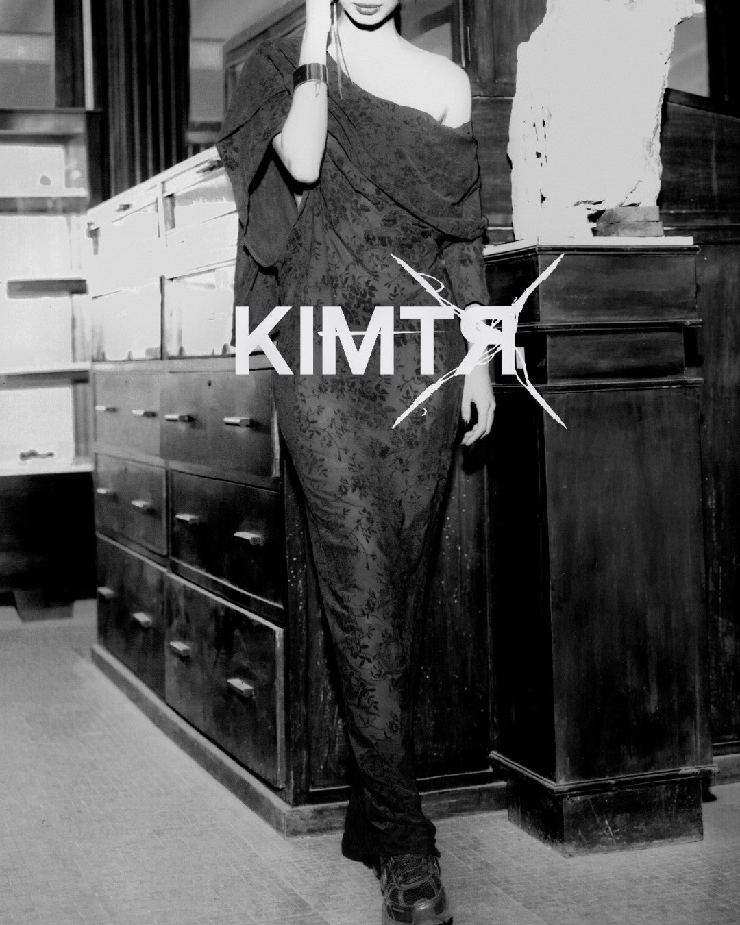 dropped-shoulder-velvet-dress kimtr astoud