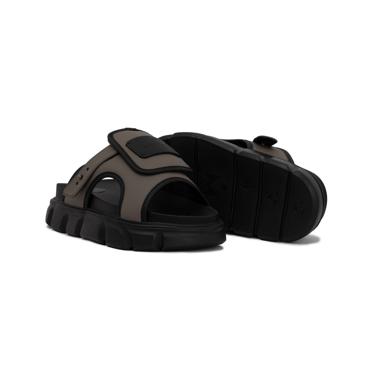 the-sam-wolf-black-gray-sandals thewolf astoud