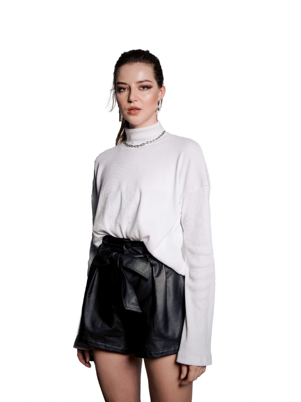 Short en cuir taille haute