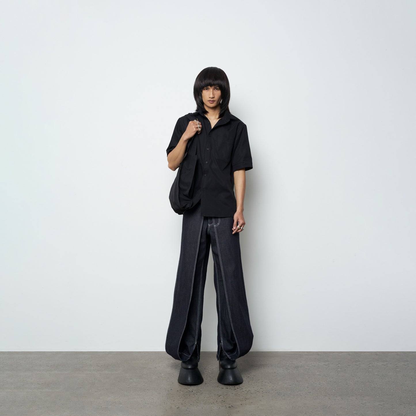 tote-shirt-black-duc-studio-astoud