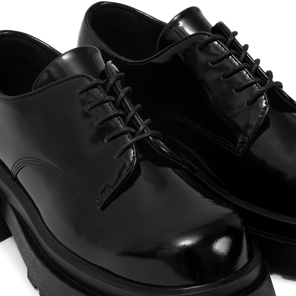 the-chunky-wolf-ss24-shiny-black-derby the wolf astoud