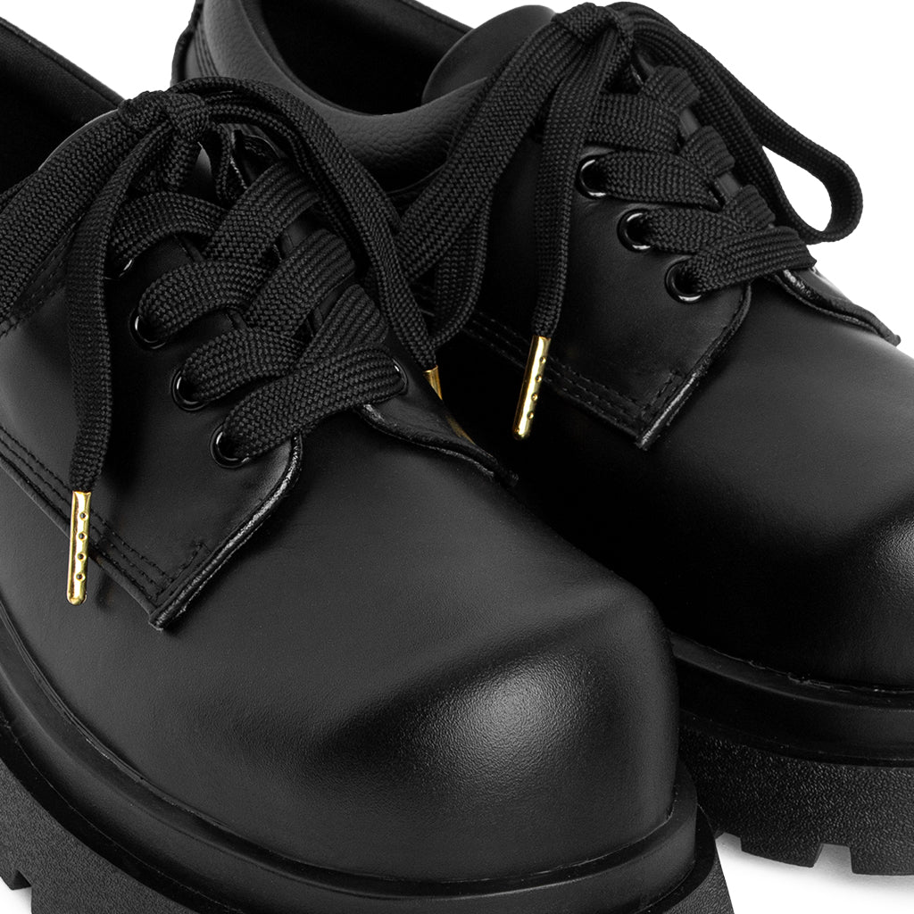 the-gigantic-wolf-black-derby thewolf astoud