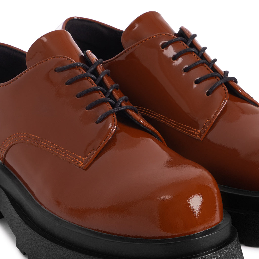 the-chunky-wolf-ss24-caramel-brown-derby the wolf astoud
