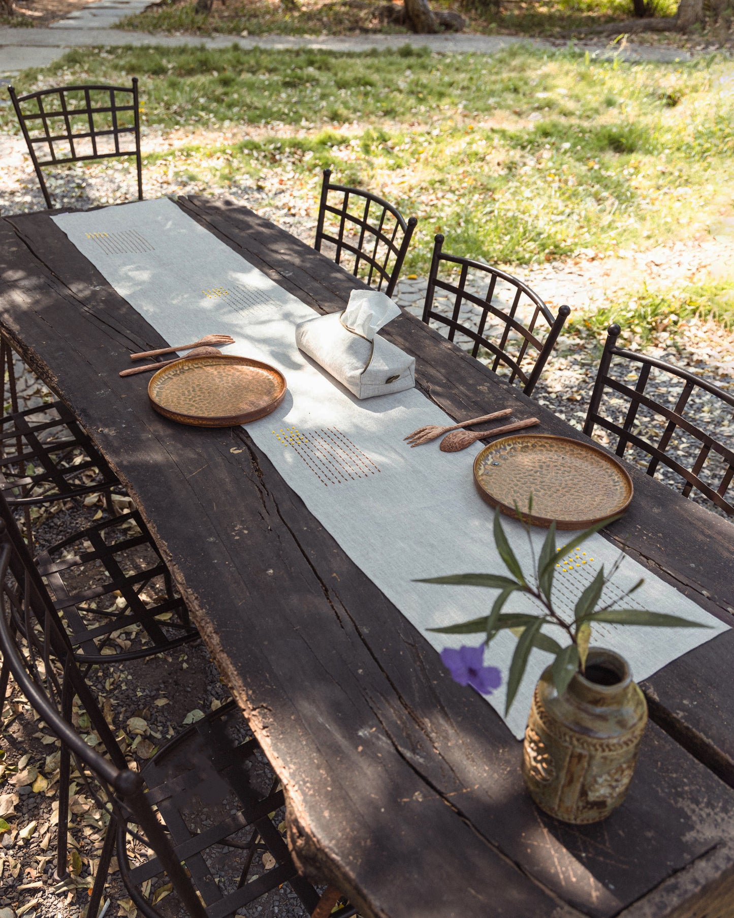 hand-embroidered-tabler-runner-TIMTAY