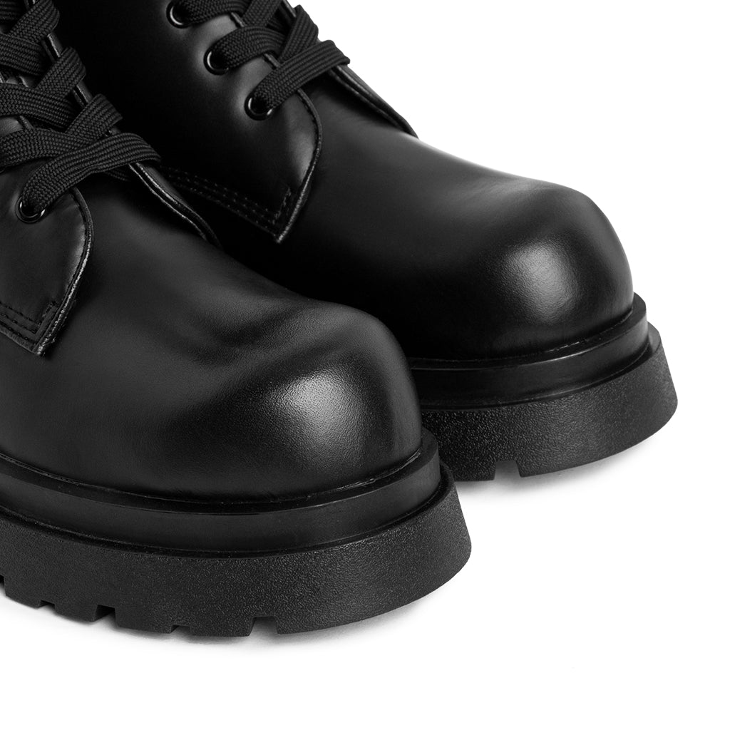 the-gigantic-wolf-black-combat-boot thewolf astoud