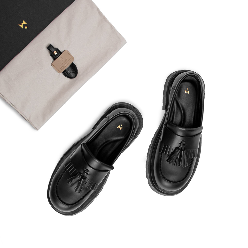 the-chunky-wolf-ss24-black-tassel-loafer thewolf astoud