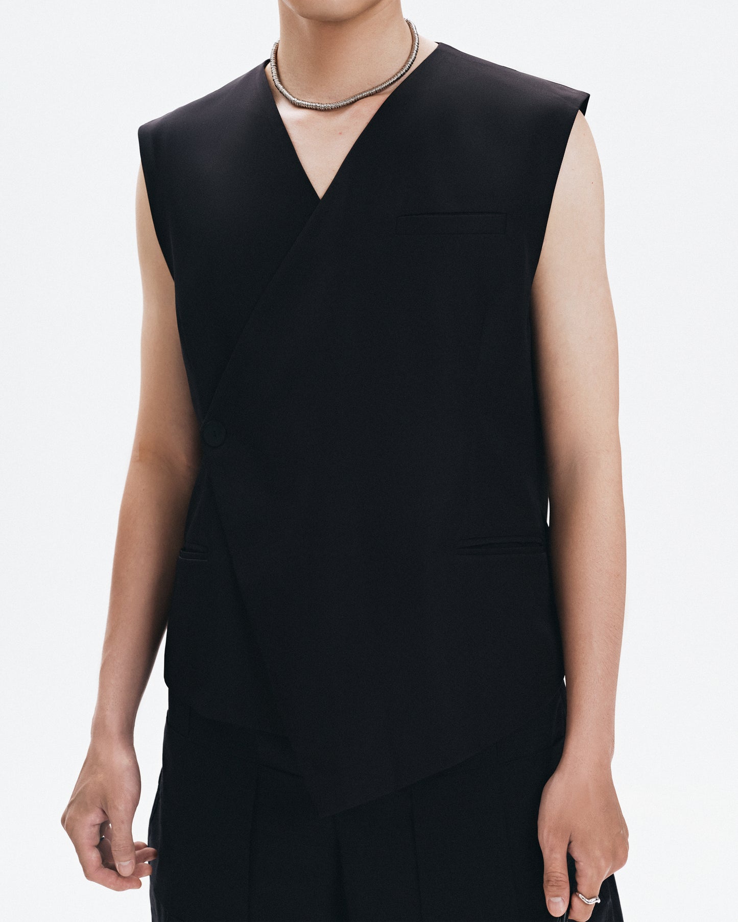 black-takahiro-gilet ain astoud