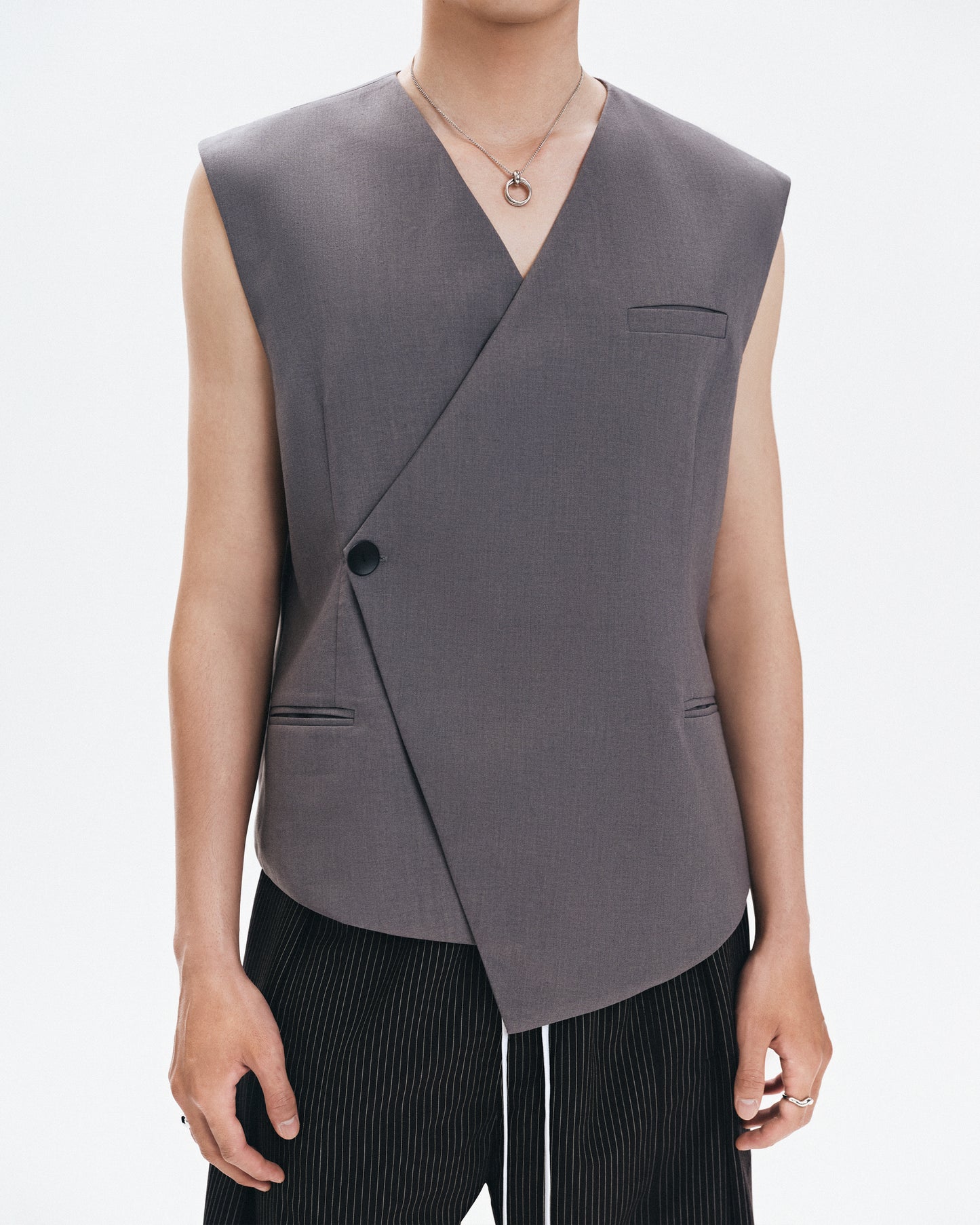 gray-takahiro-gilet ain astoud