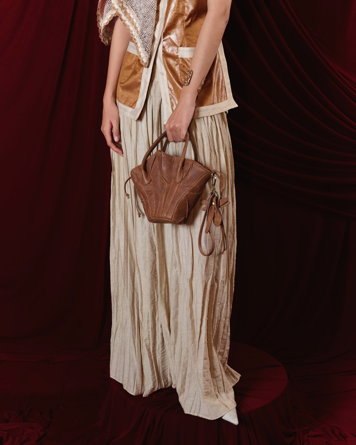 dried-lotus-leaves-leather-bag an heritage astoud