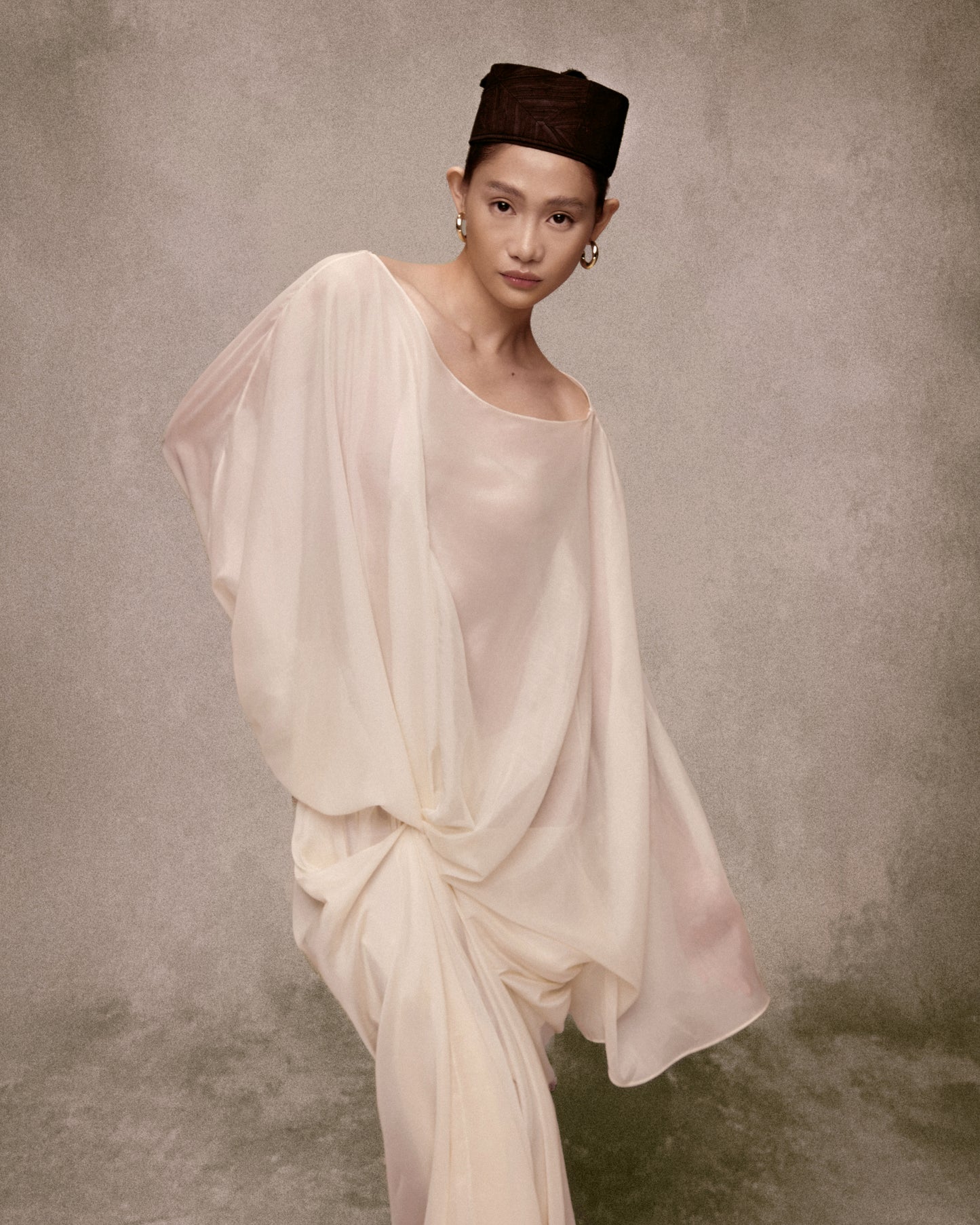 Perle de l’Orient Chiffon Gown AN HERITAGE ASTOUD