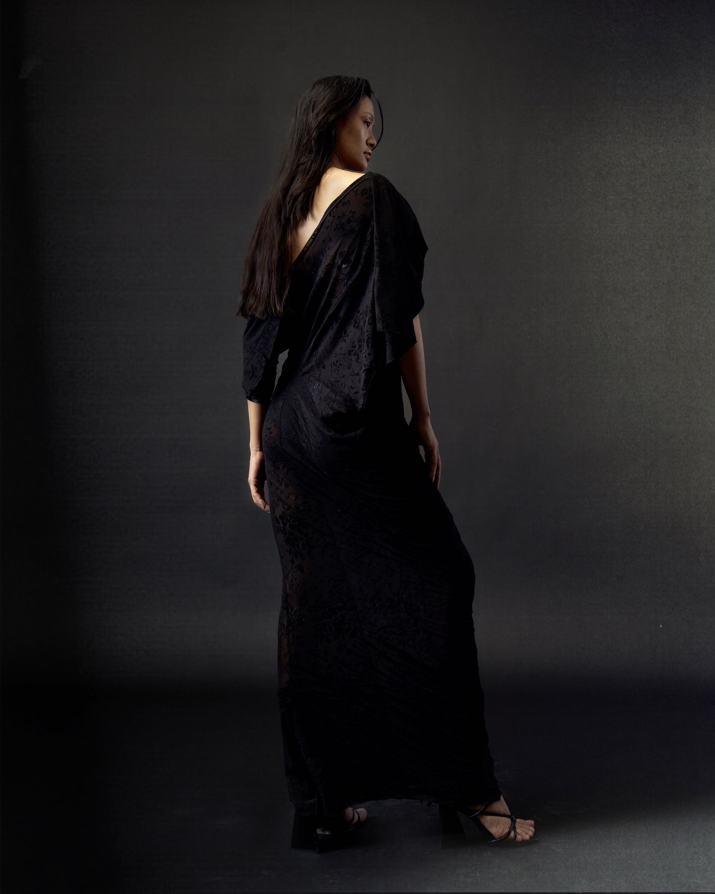 dropped-shoulder-velvet-dress kimtr astoud