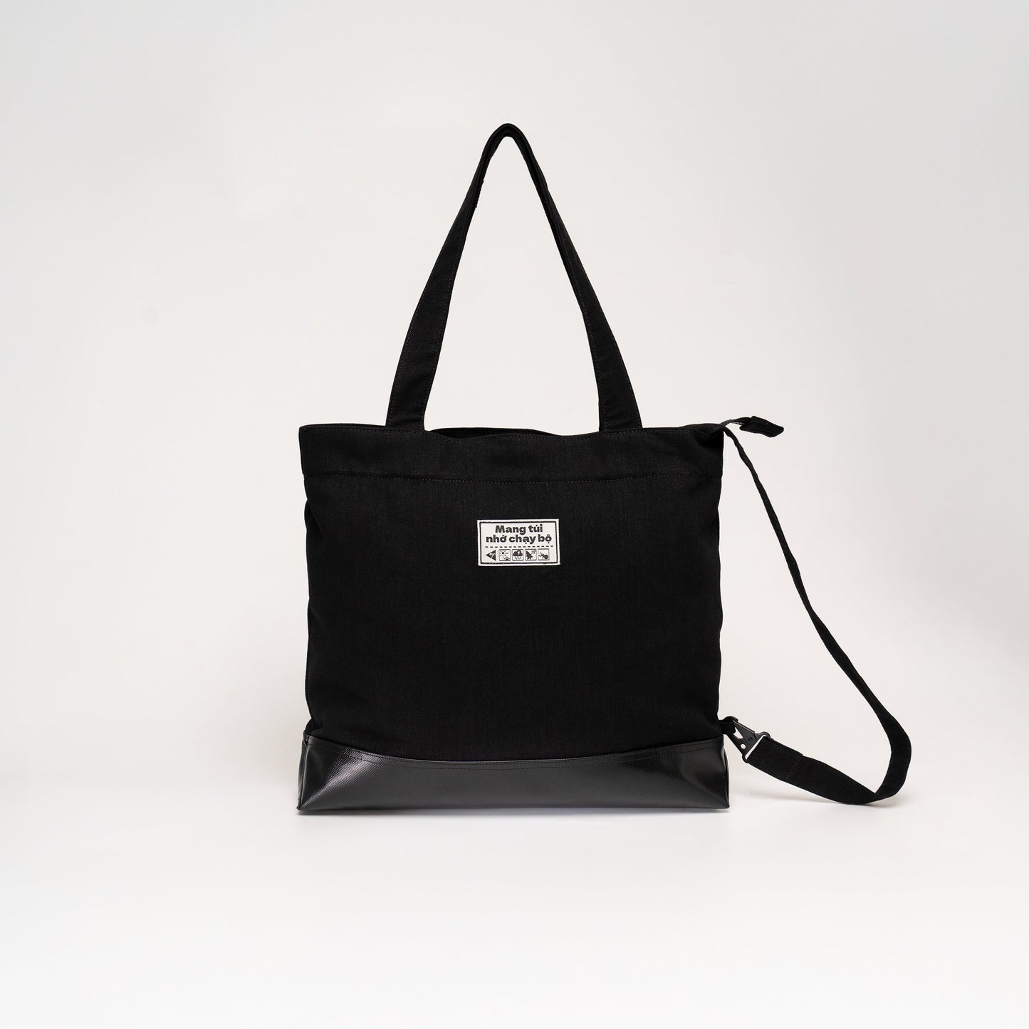 strap-3-tote-full-black-denim jump out astoud
