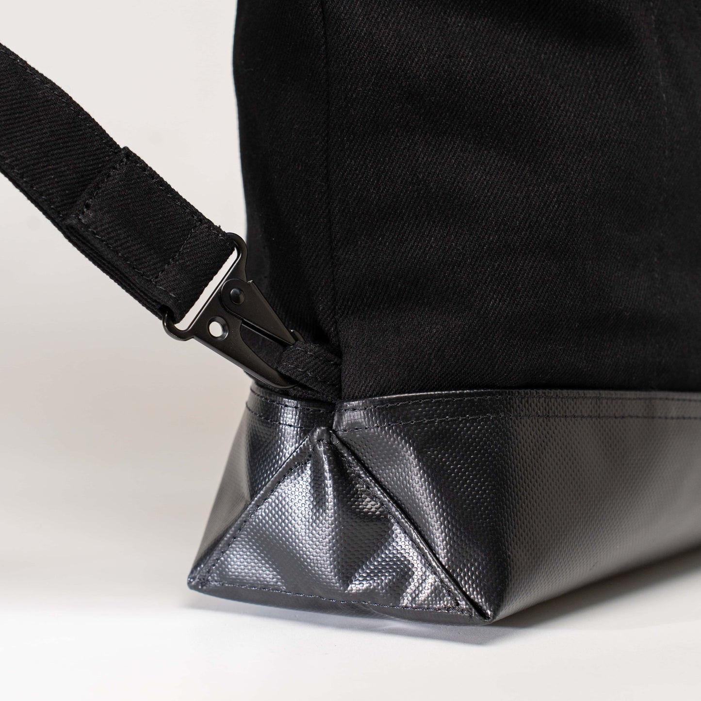 strap-3-tote-full-black-denim jump out astoud