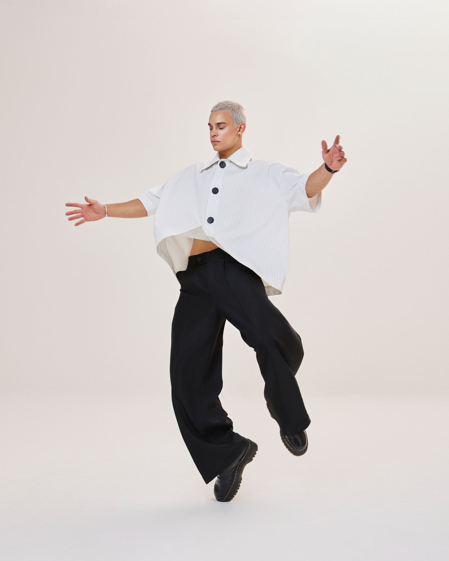 cuc-den-shirt-white astoud caostu