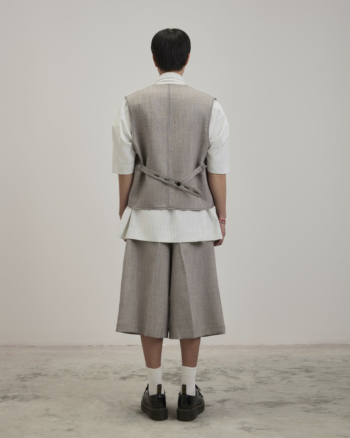 longing-gile-light-gray caostu astoud
