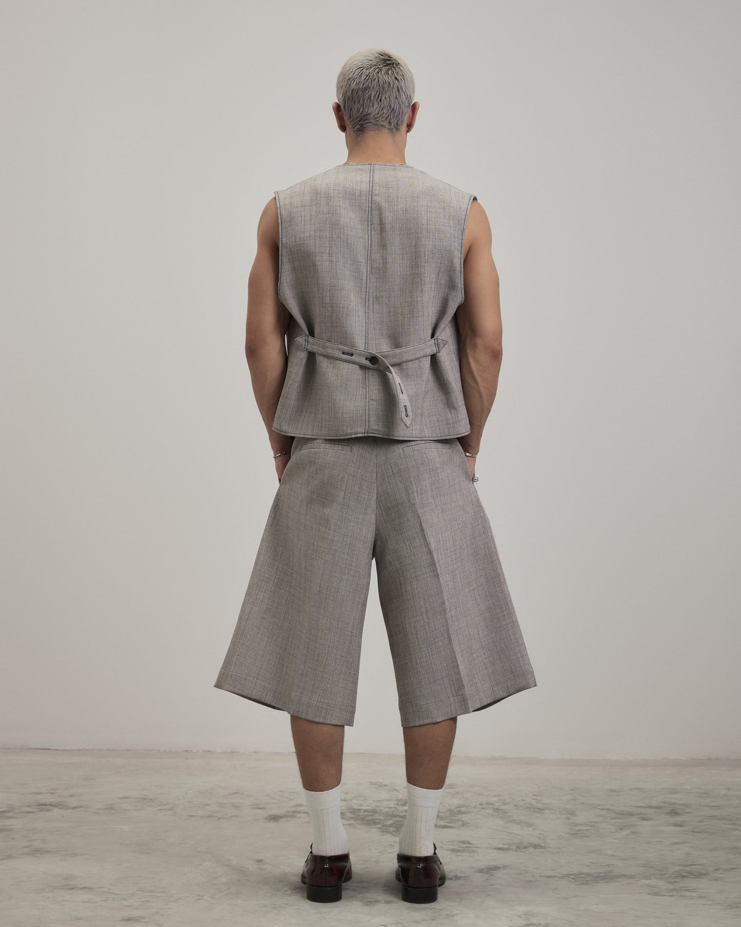 longing-gile-light-gray caostu astoud