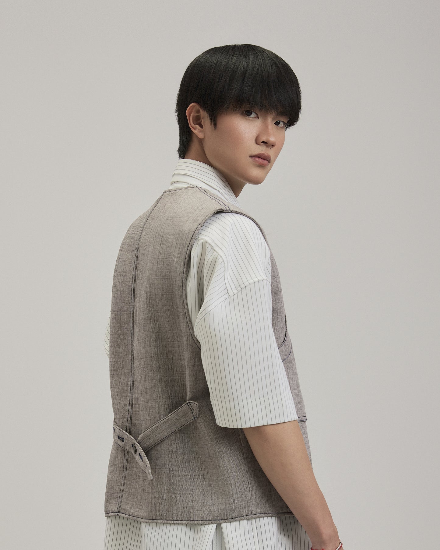 longing-gile-light-gray caostu astoud