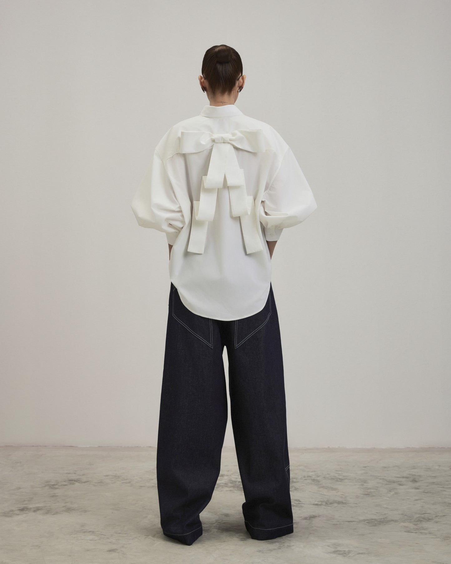 back-bow-shirt-white caostu astoud