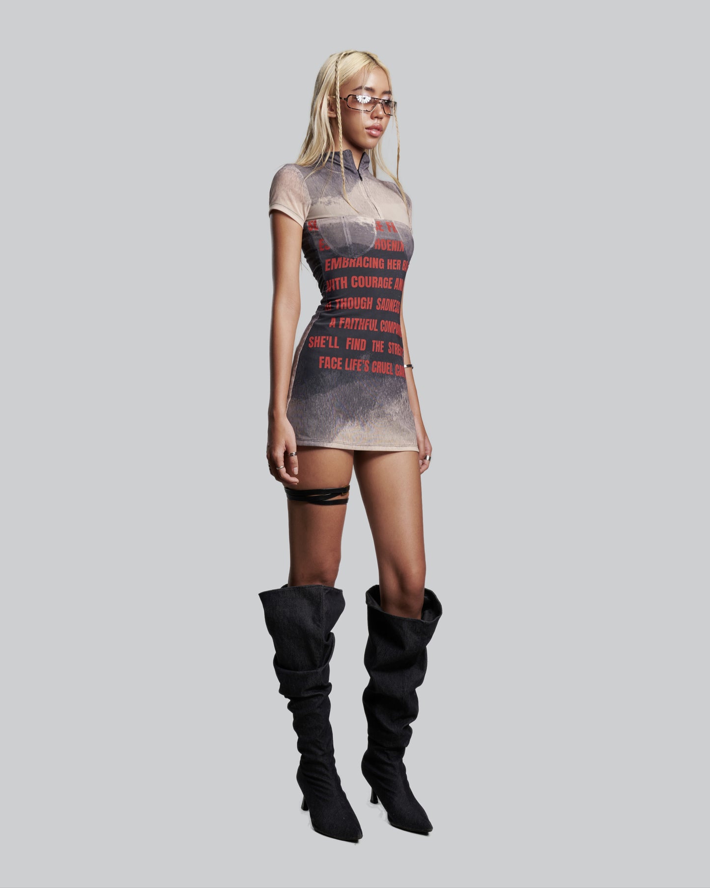 iunu-high-neck-letter-printed-dress tatichu astoud
