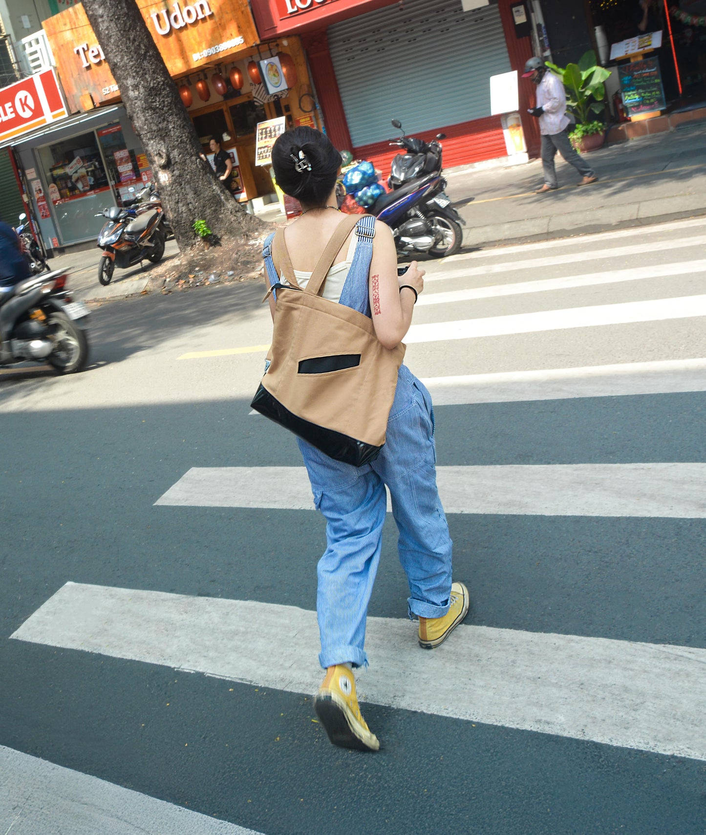 strap-3-tote-ca-phe-sữa-vietnamese-milk-coffee jump out astoud