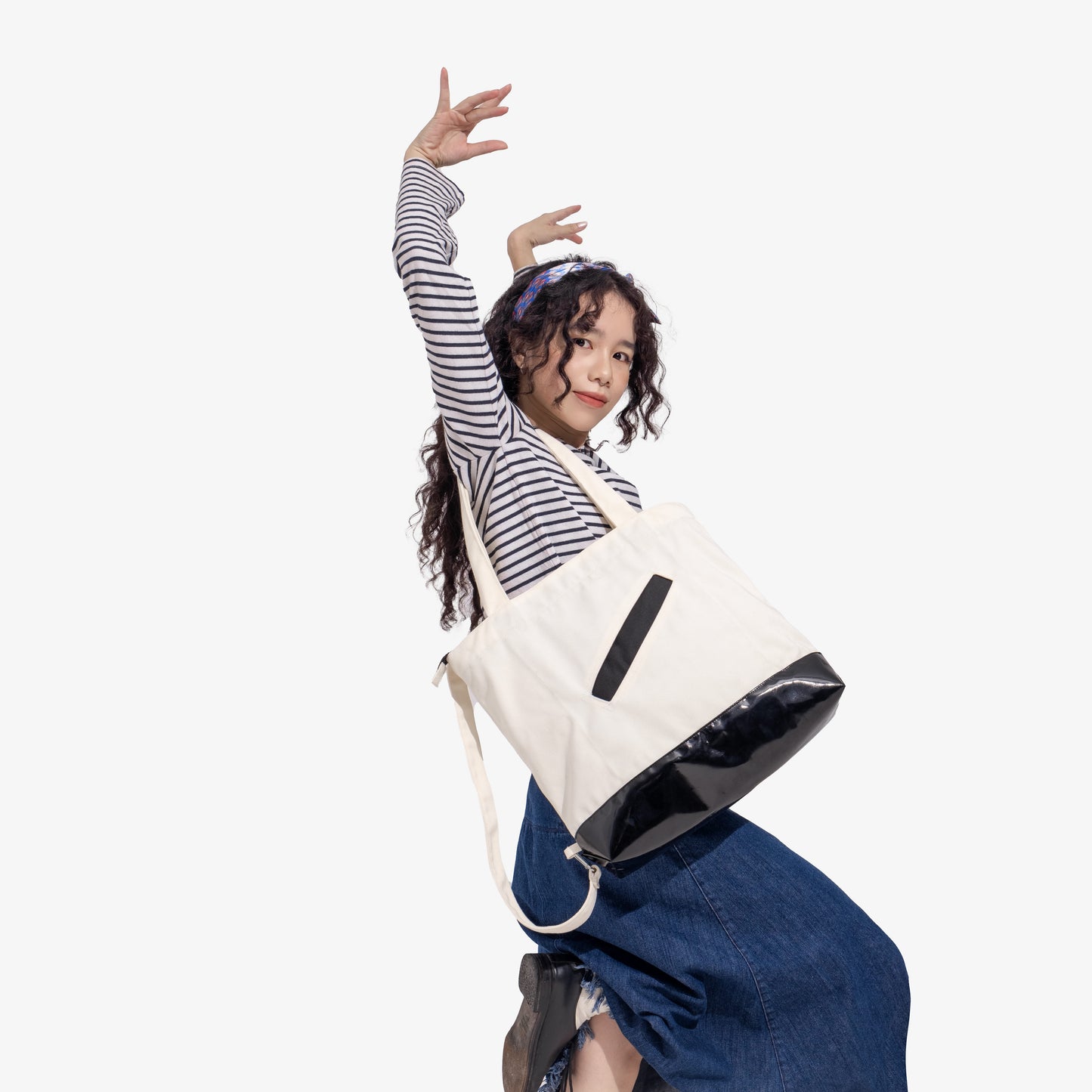 strap-3-tote-raw-white jump out astoud