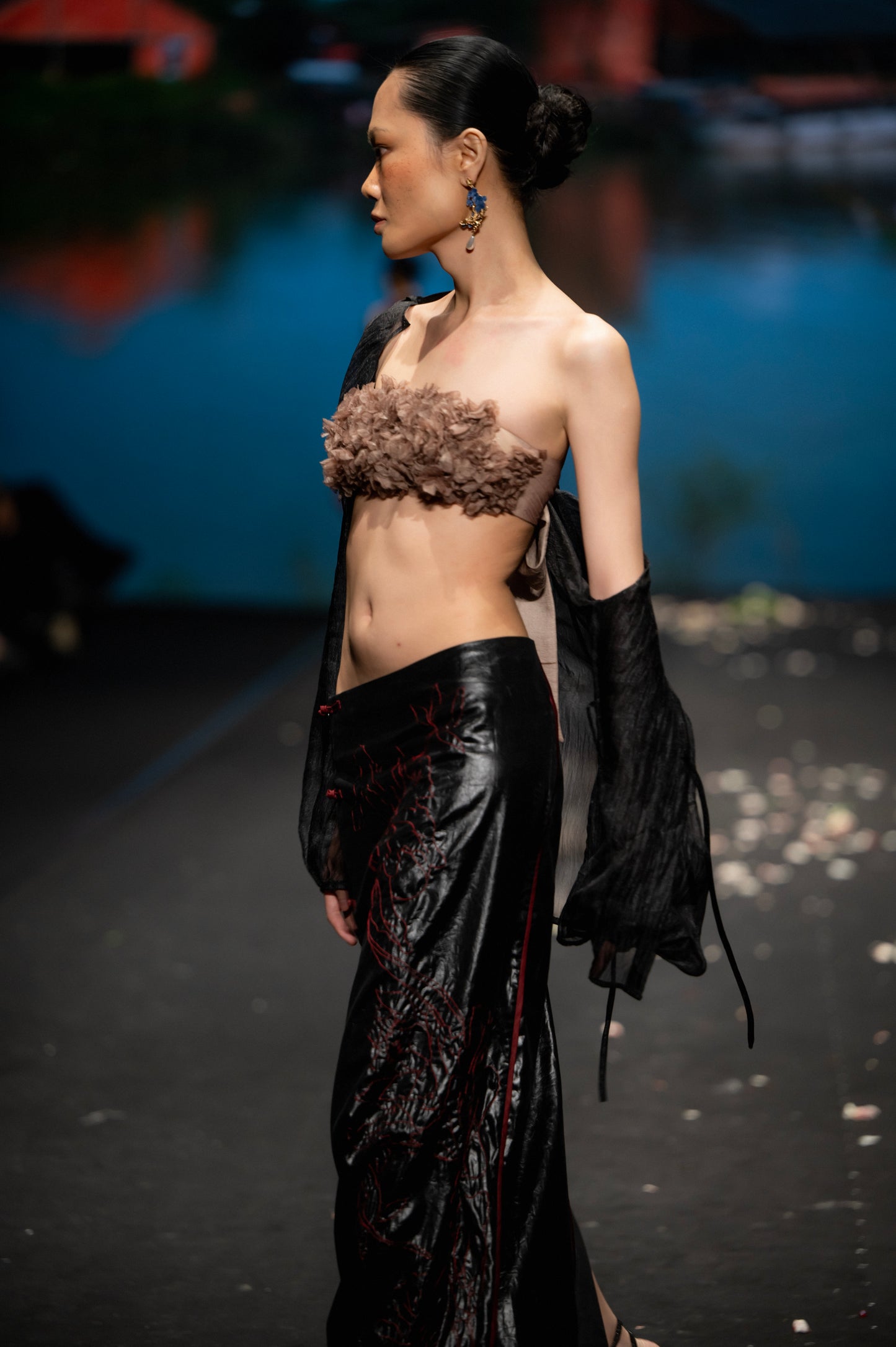 vỏ-trấu-chiffon-tube-top an heritage astoud