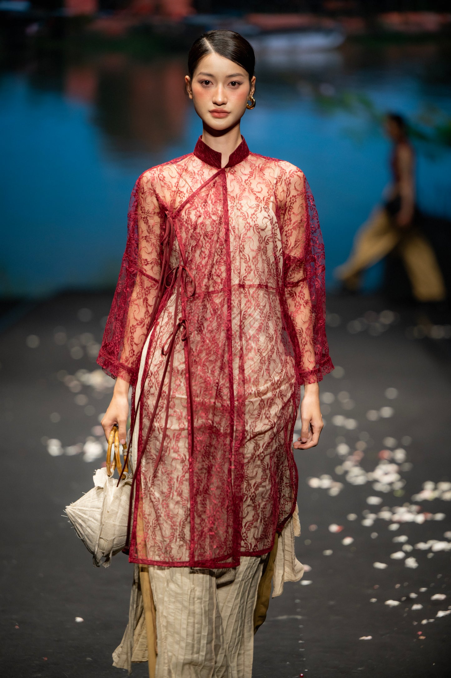 thay-cai-ao-dai an heritage astoud