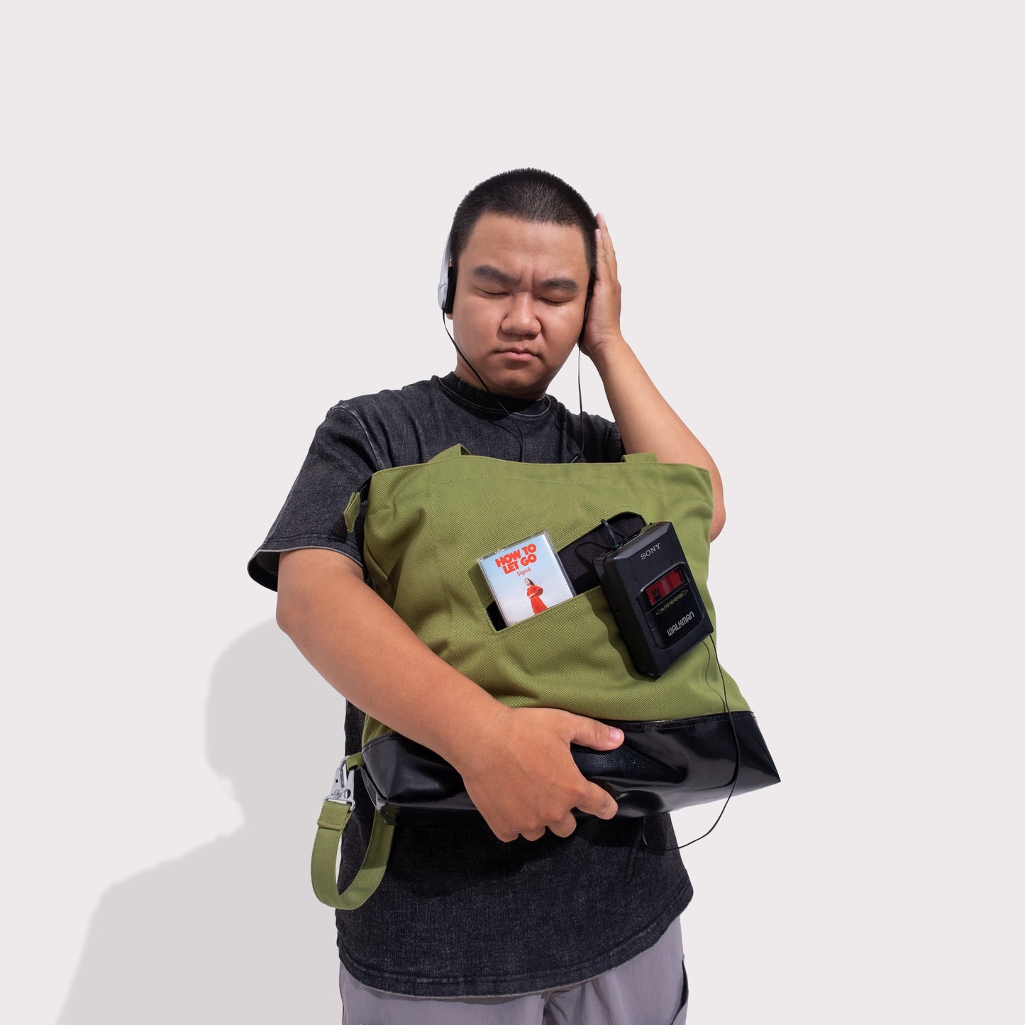 strap-3-tote-caliiste-green jump out astoud