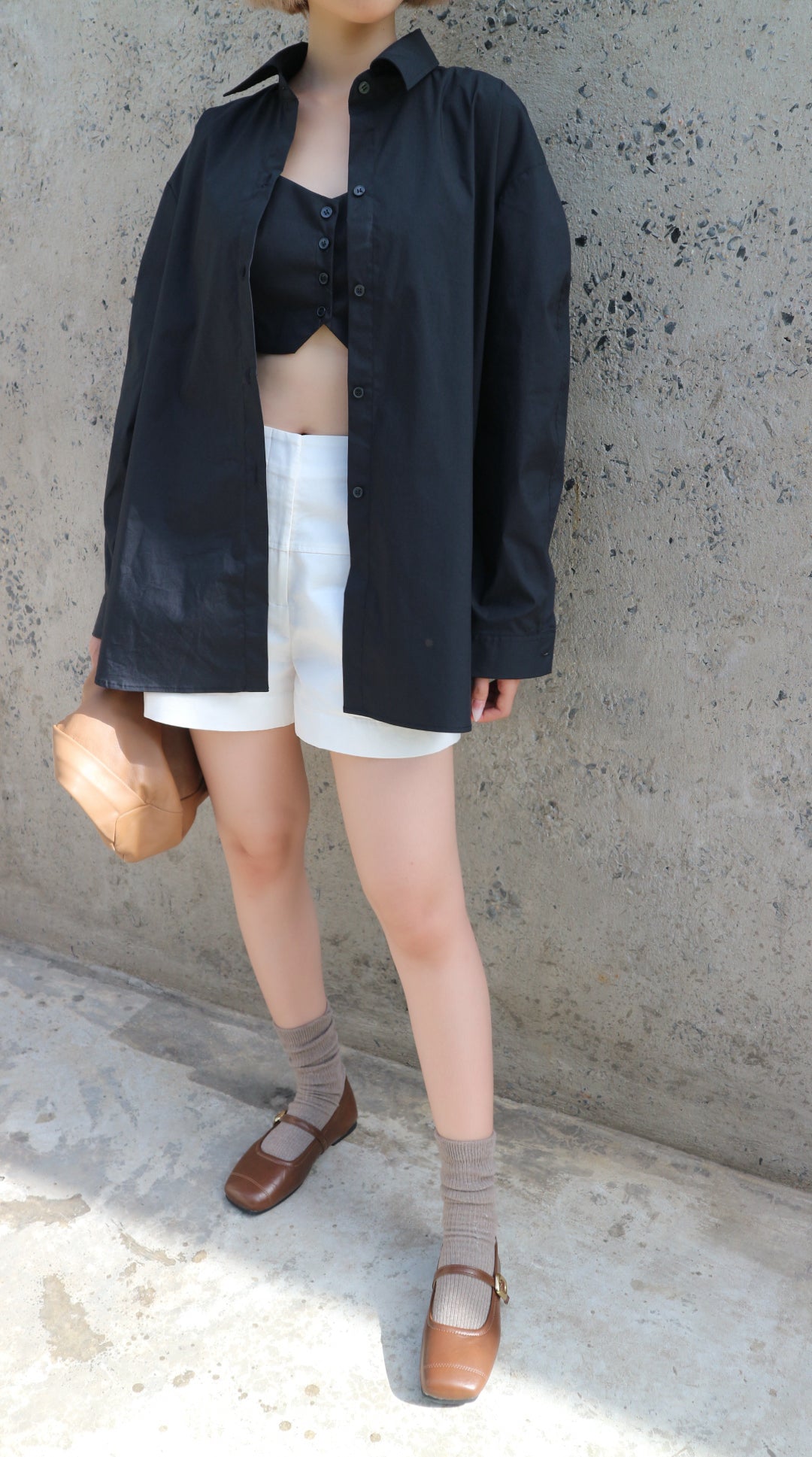 daphne-short-white astoud ain
