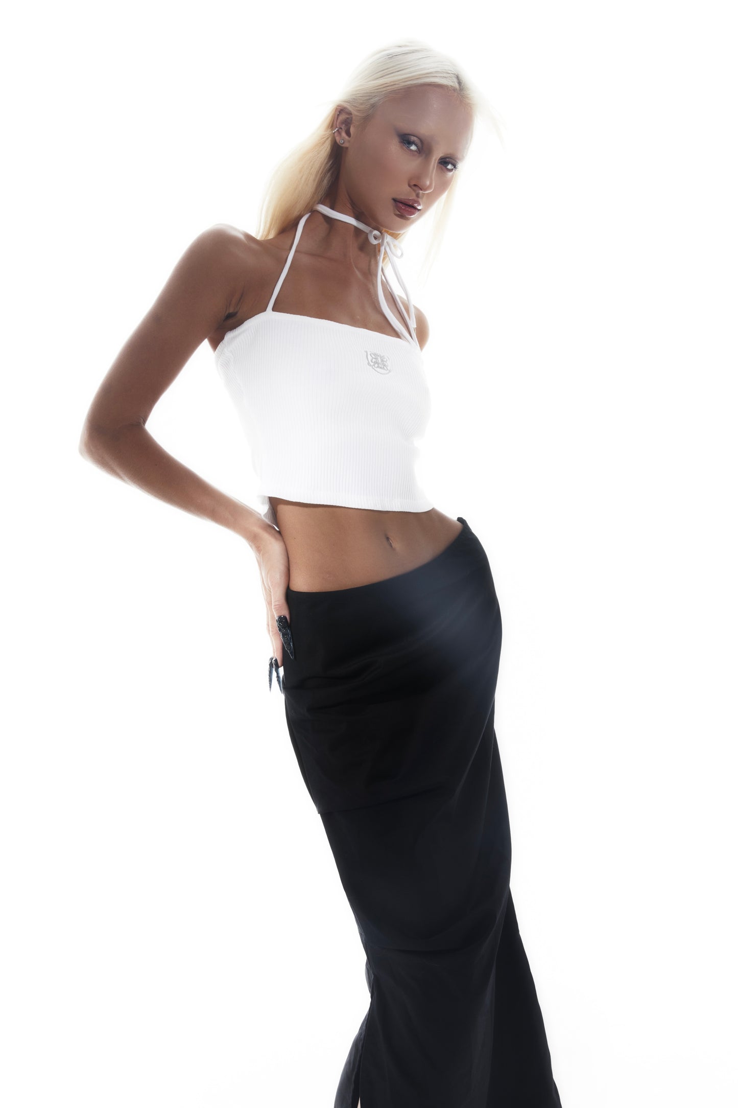 ludic-low-waisted-midi-skirt-Noir-et-Blanc.
