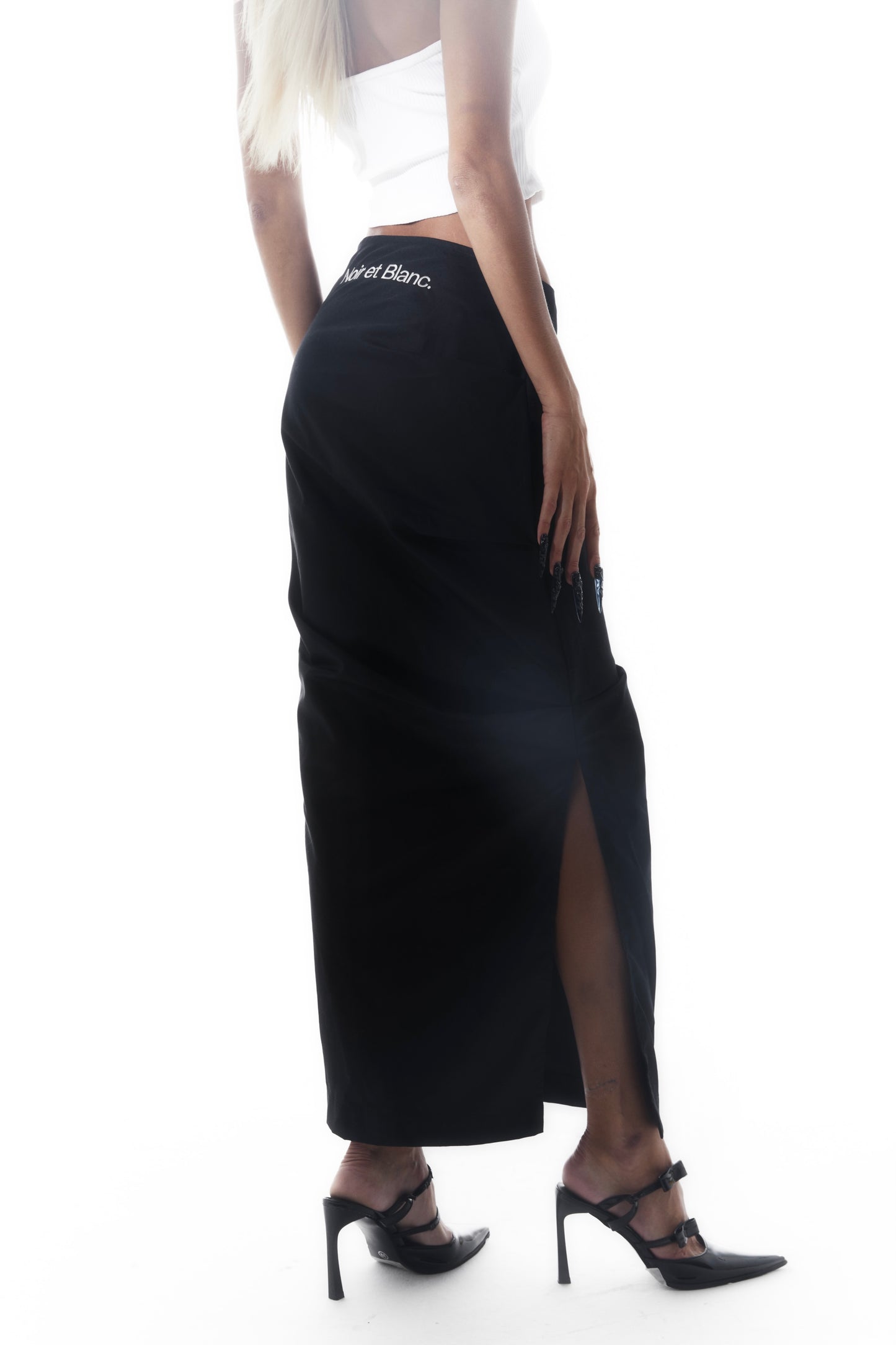 ludic-low-waisted-midi-skirt-Noir-et-Blanc.