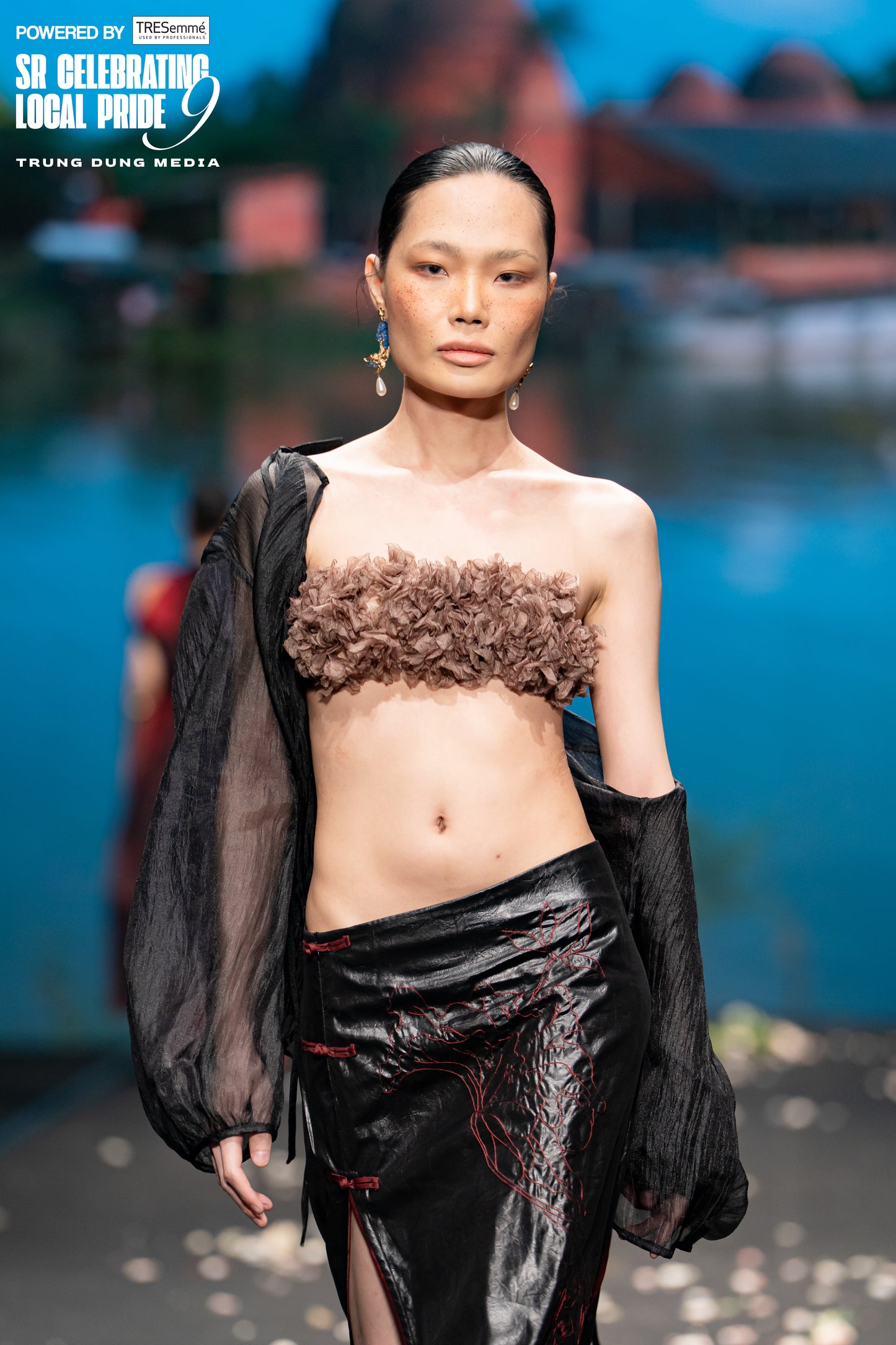 vỏ-trấu-chiffon-tube-top an heritage astoud