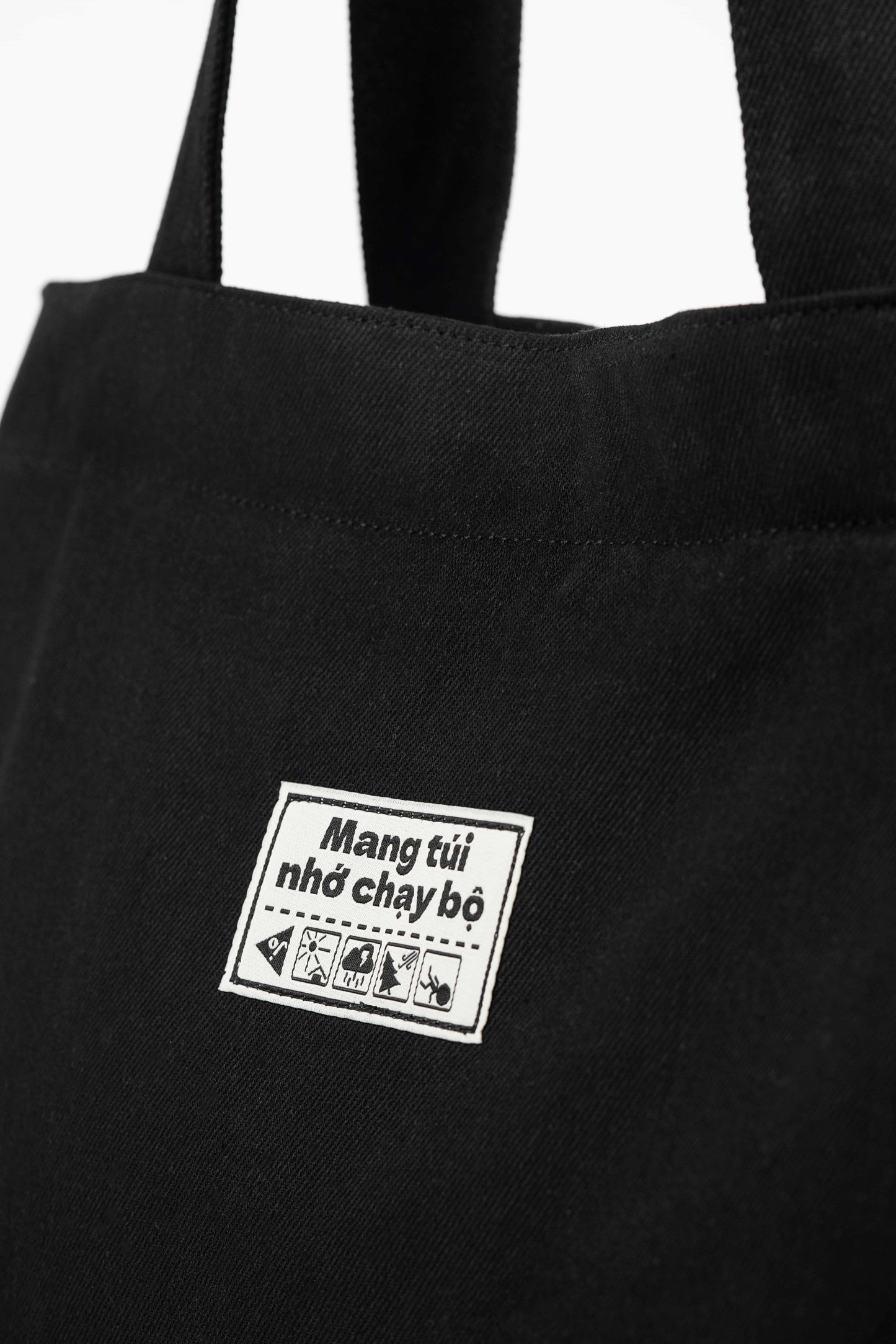 strap-3-tote-full-black-denim jump out astoud