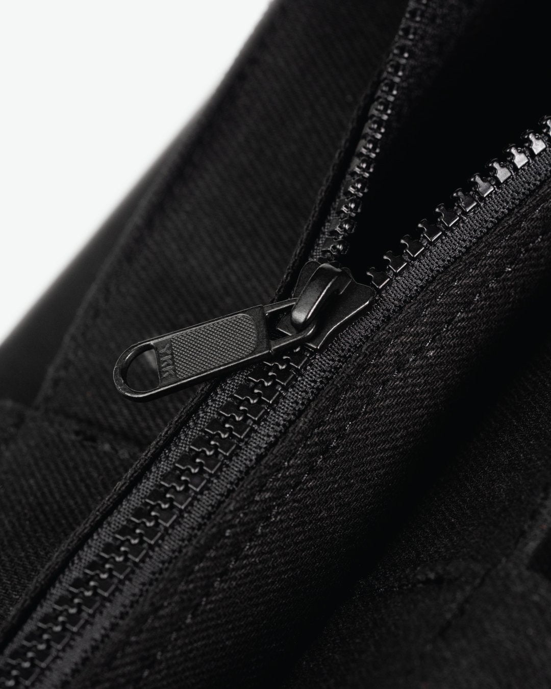 strap-3-tote-full-black-denim jump out astoud