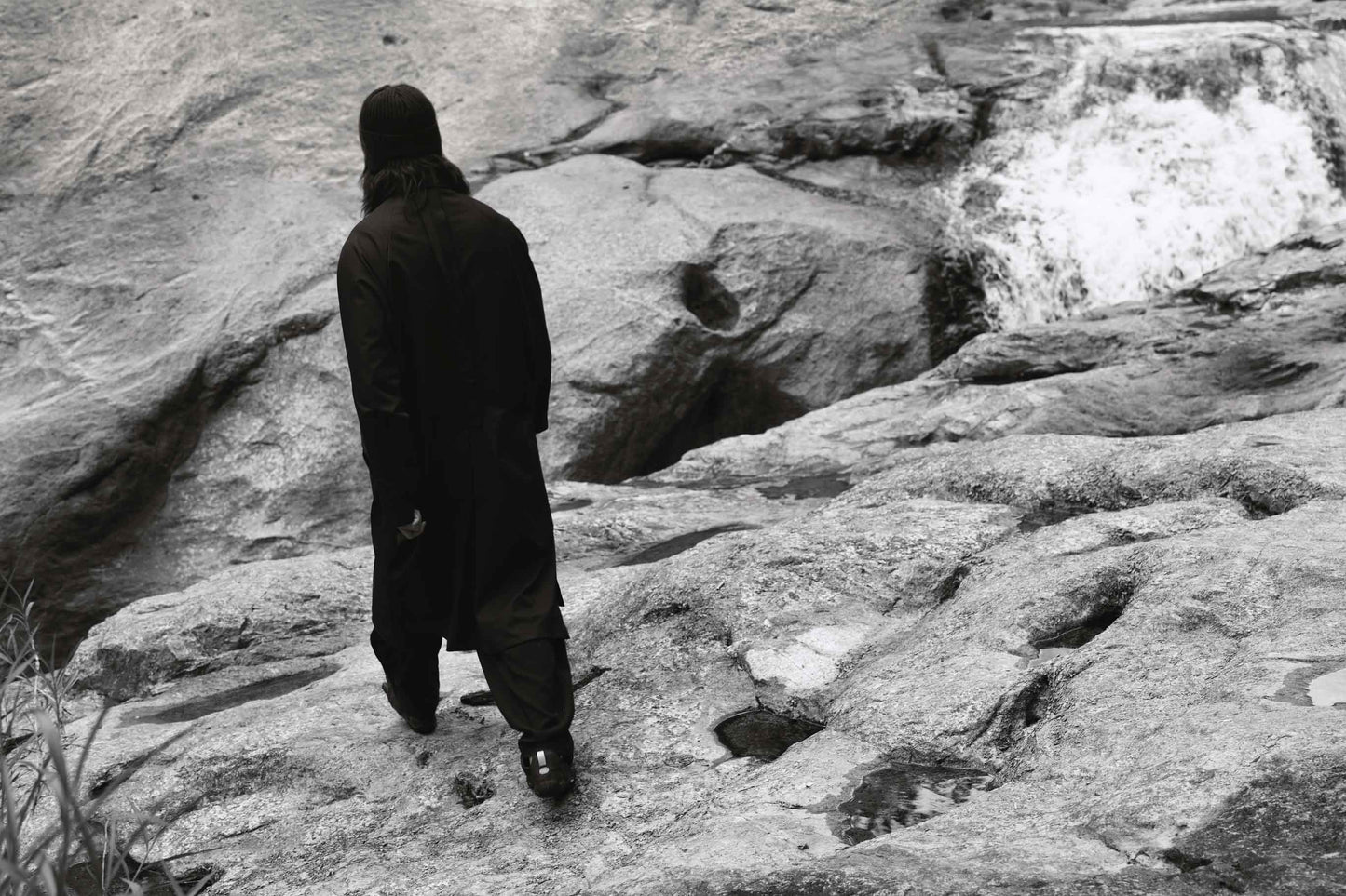 collapse-coat-black-THE-IDIOT-astoud
