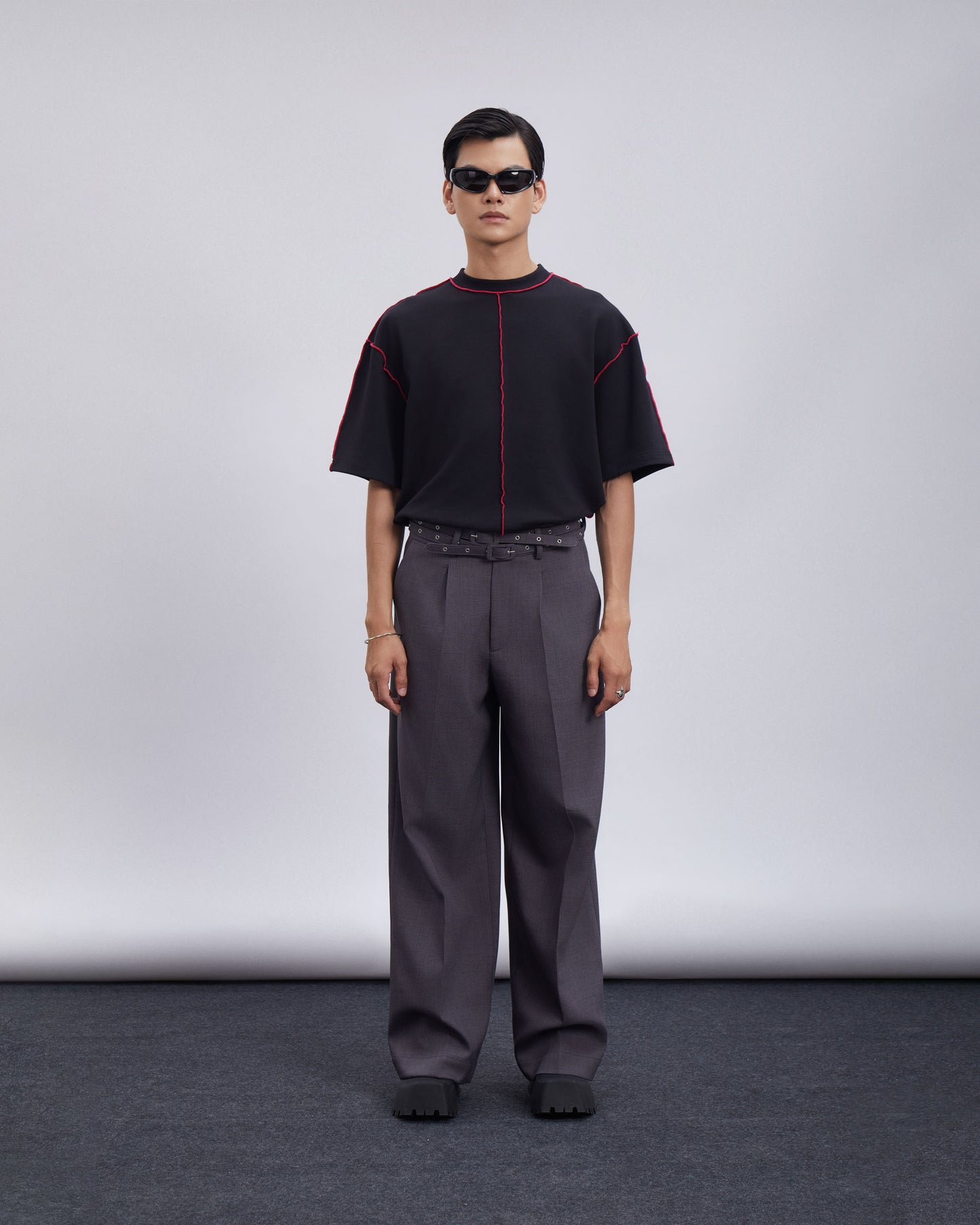 ribbed-border-tee-black-caostu-astoud
