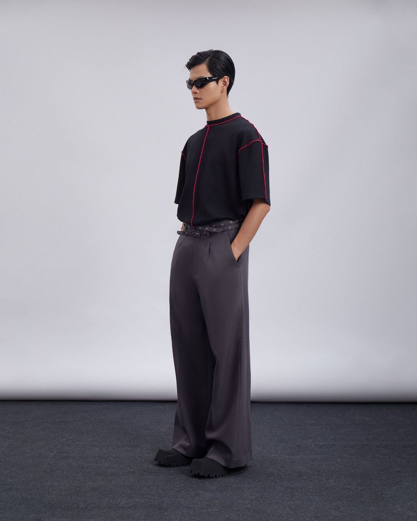 ribbed-border-tee-black-caostu-astoud