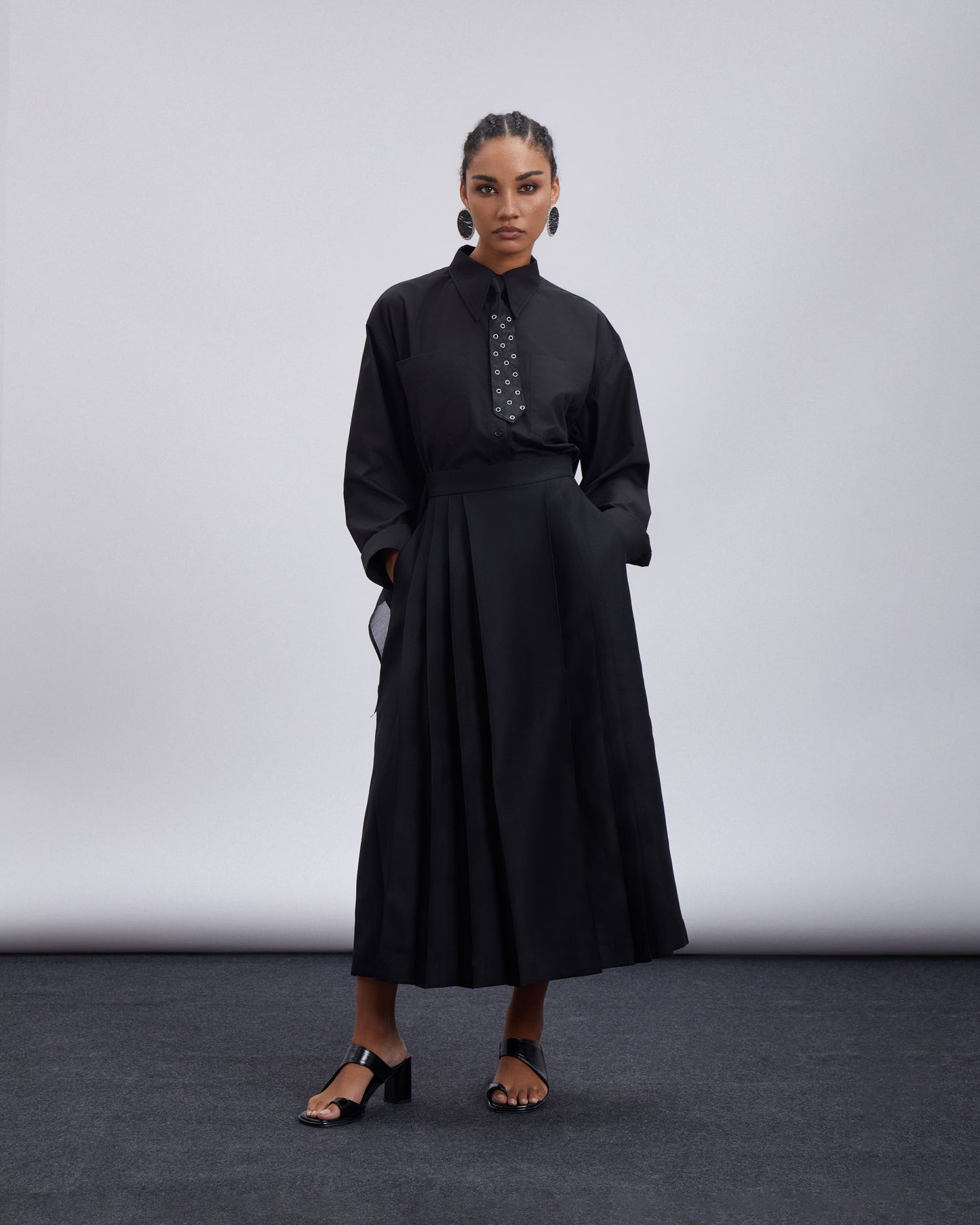lẳng-lơ-open-back-tied-shirt-black-caostu-astoud
