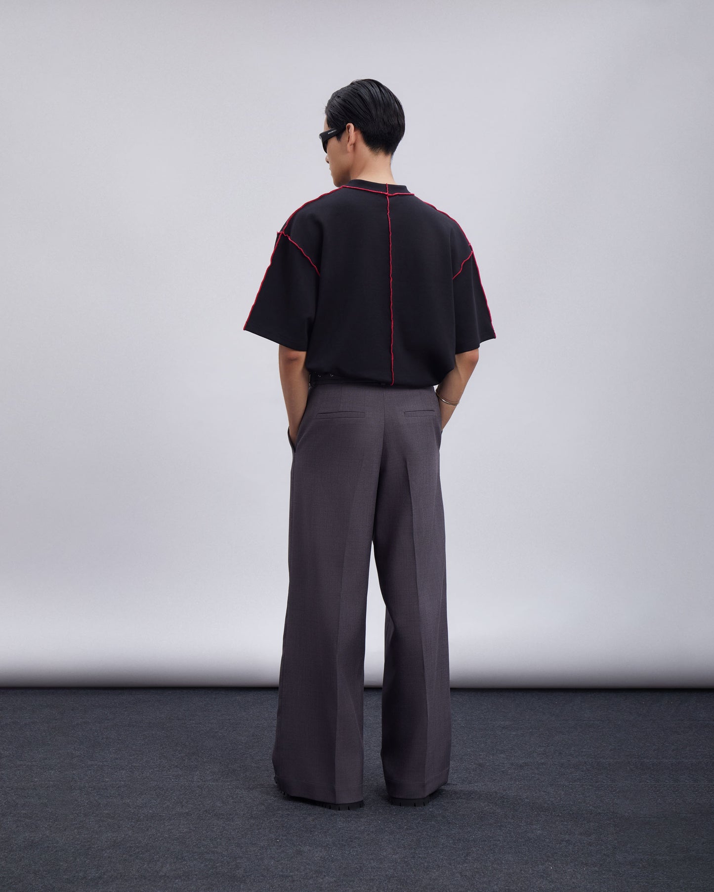 ribbed-border-tee-black-caostu-astoud