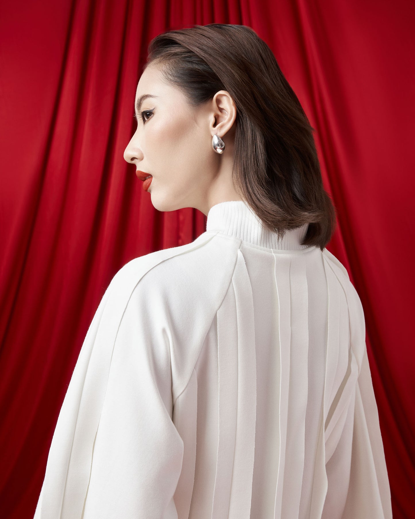 bomber-ao-dai-white-CAOSTU-ASTOUD