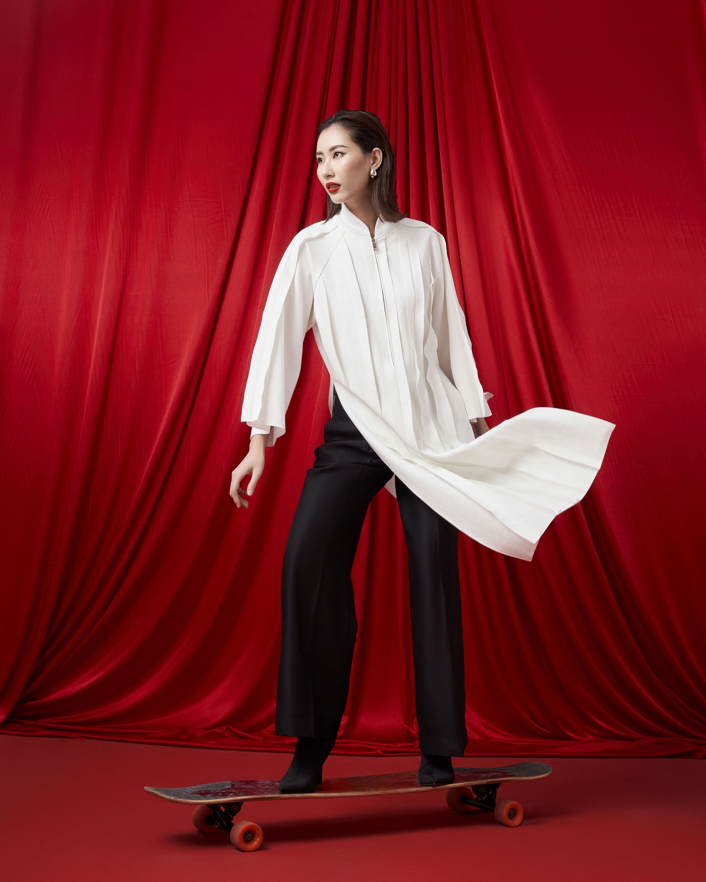 bomber-ao-dai-white-CAOSTU-ASTOUD