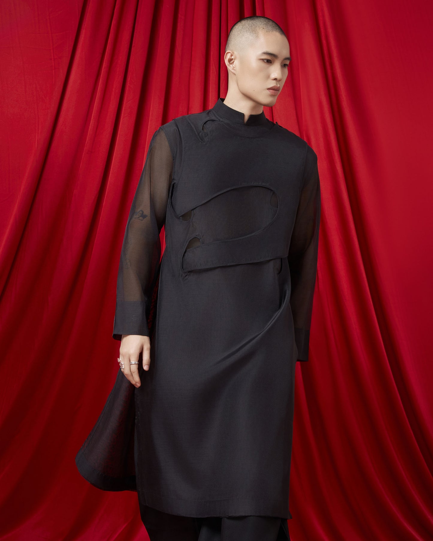 LƯỢN VÒNG ÁO DÀI FOR MEN | BLACK